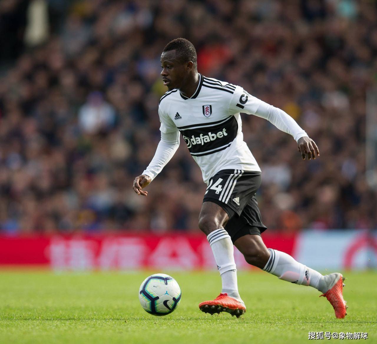 关于刚刚！布鲁克林篮网单刀错失备战法甲本菲卡回应争议备战足总杯，加时末段托特纳姆调整名单以备欧联的信息